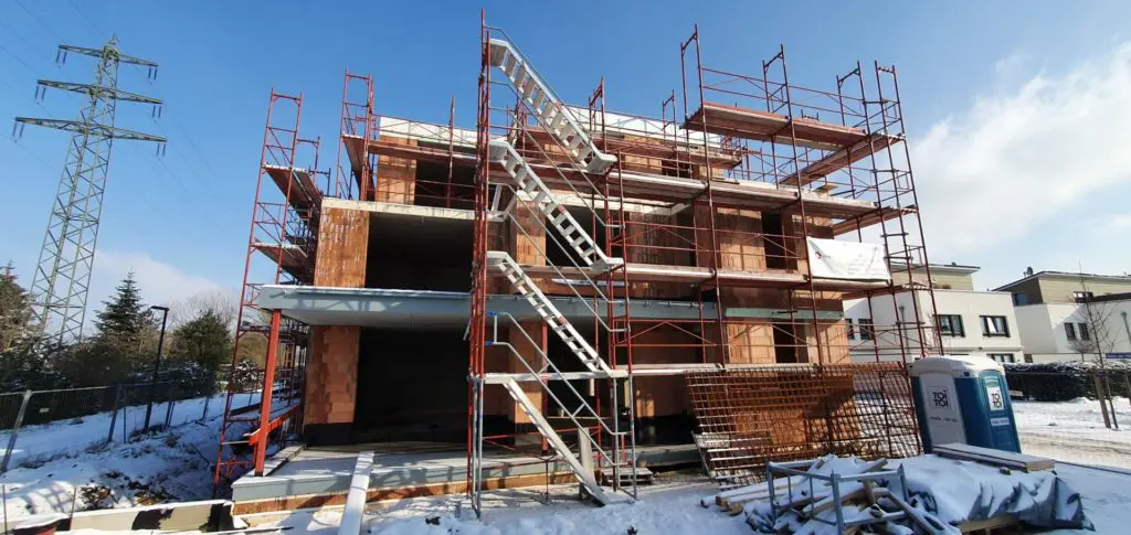 Massivhaus Neubau mit viel Muskelhypothek als Eigenleistung Massivhaus Neubau mit viel Muskelhypothek als Eigenleistung