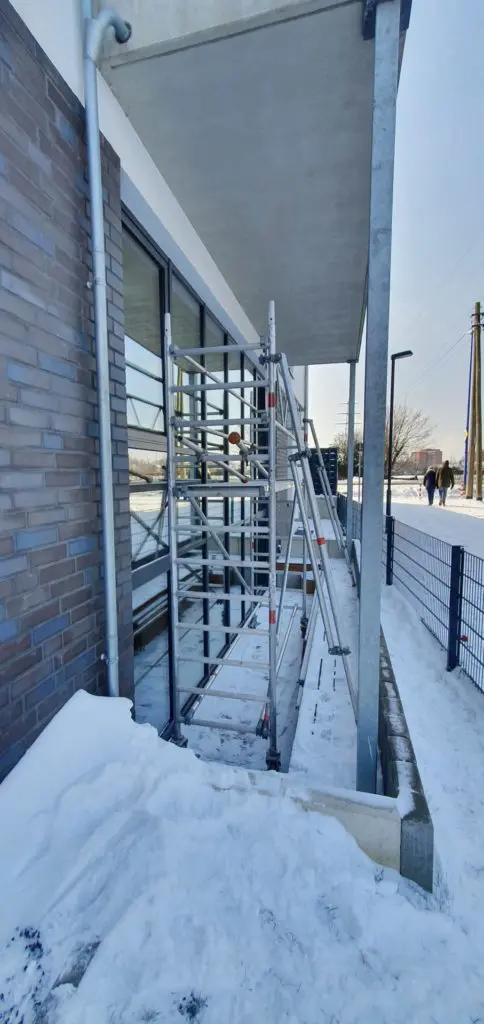 Rollgerüst mieten Meerbusch Düsseldorf mit Aufbau Rollgerüst mieten Meerbusch Düsseldorf mit Aufbau