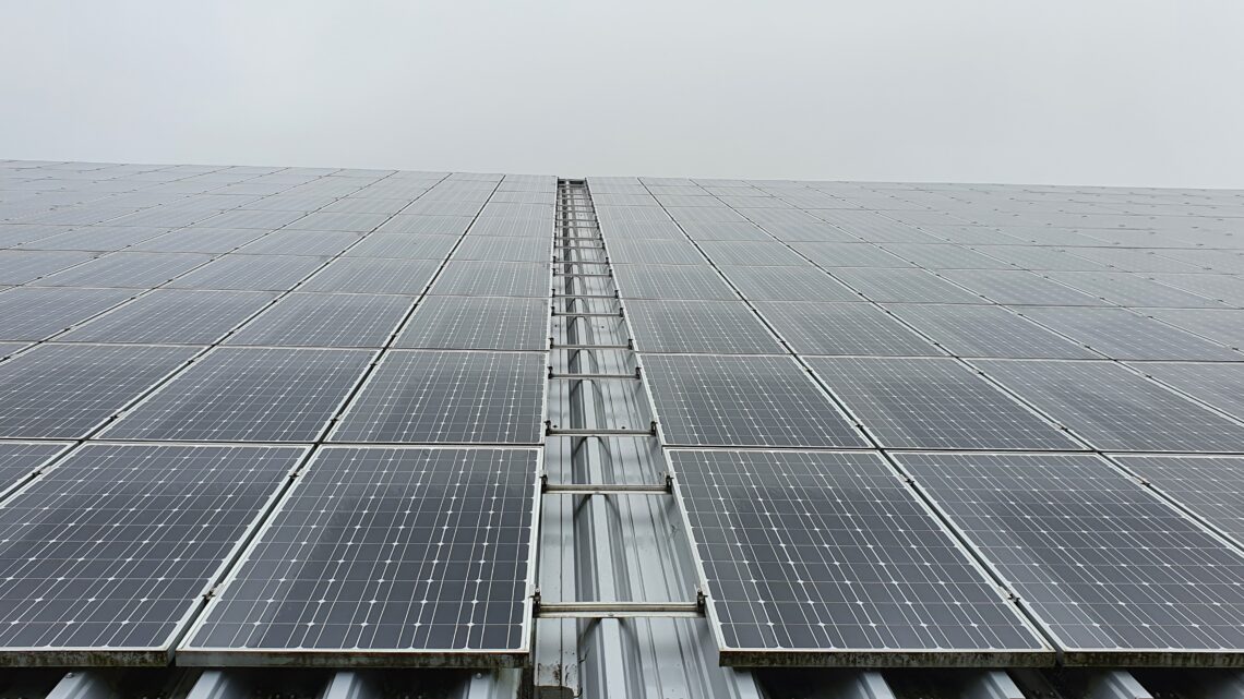 Die Sonnenenergie passiv nutzen – Dachfläche vermieten.