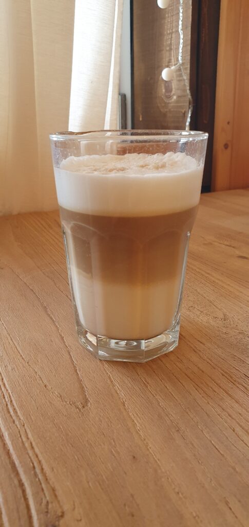 Milchkaffee Latte Macchiato mit Sojamilch