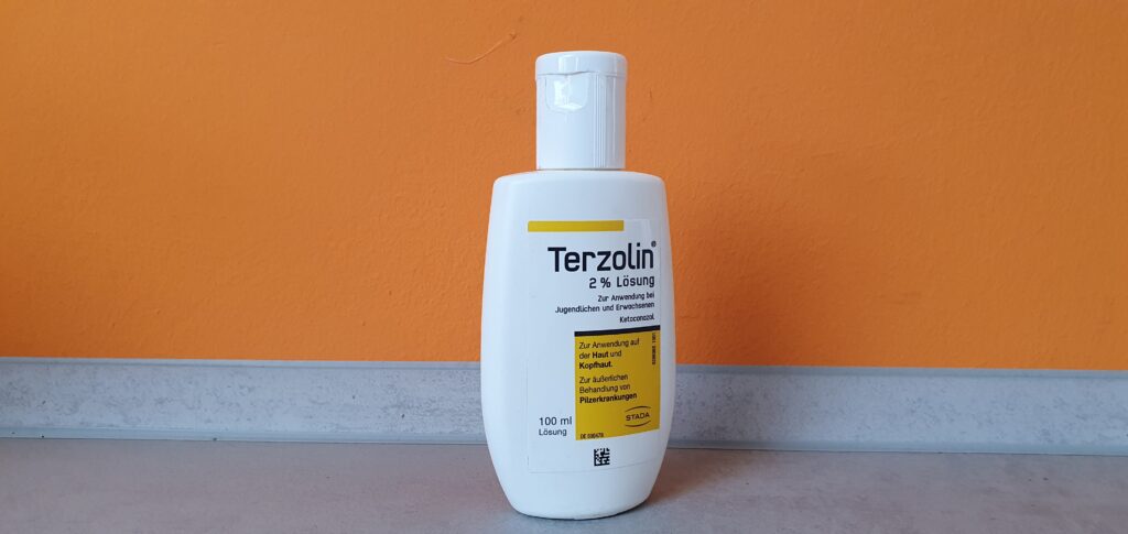 Die Terzolin 2 % Lösung ist eine Lösung, mit der Sie Pilzerkrankungen auf der Haut und Kopfhaut behandeln können