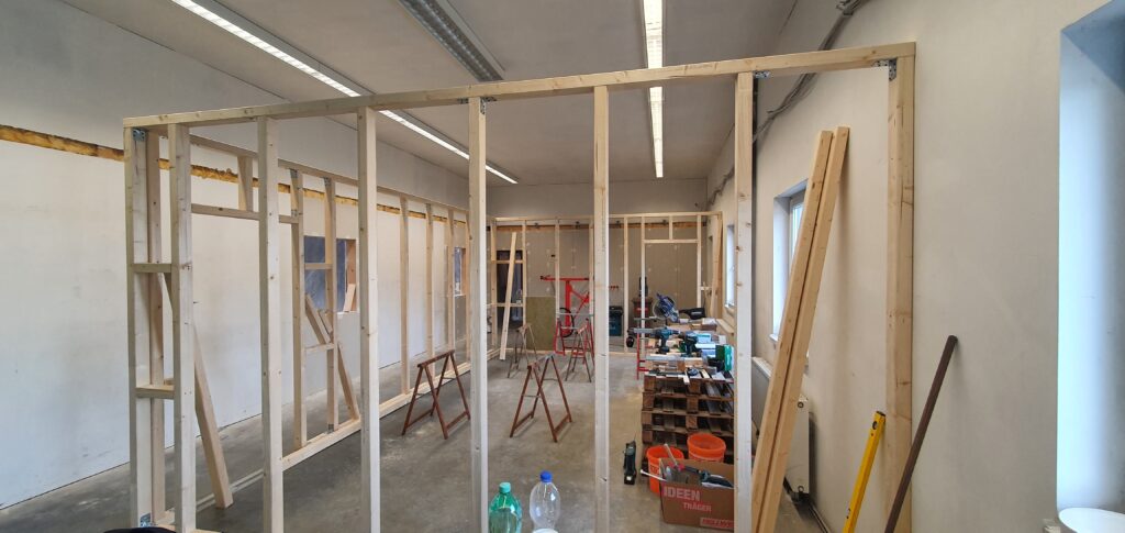 Saubere Baustelle beim Trockenbau Staenderbau Montage